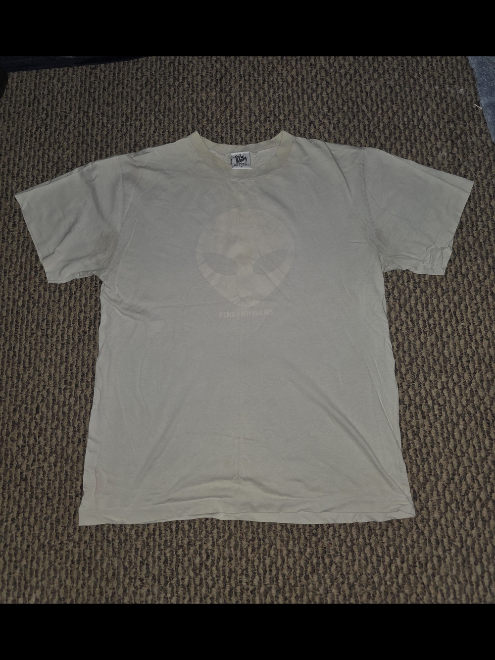 Vintage 1995 Foo Fighters Classic Crewneck T-Shirt in Light Beige